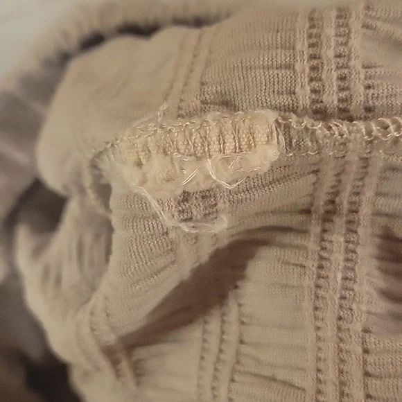 Cute long sleeve open back crop top - Picture 10 of 10